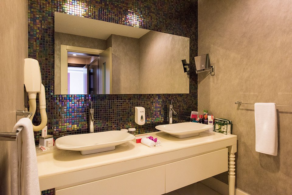 Honeymoon Suite
